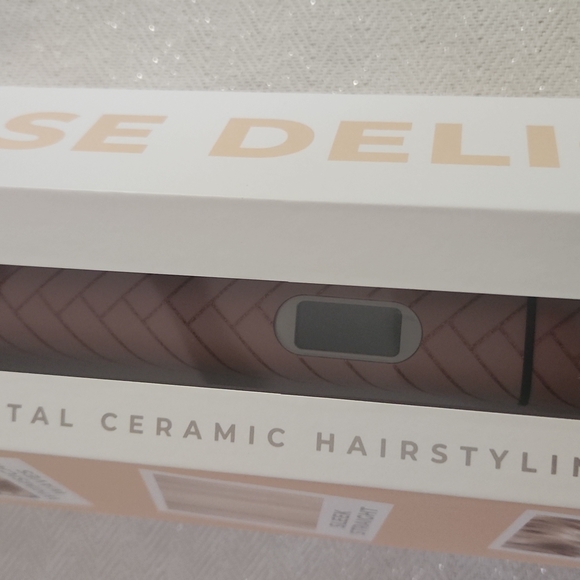 CHI Digital Hair Straightener 1" - Picture 3 of 4